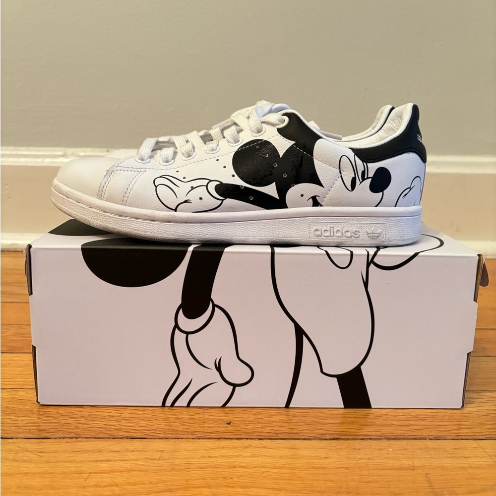 Limited Edition Adidas X Disney Stan Smith men’s 6 women’s 7.5